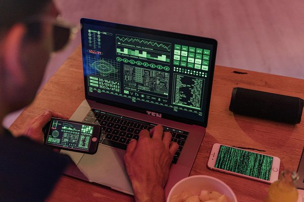 Innovative Solutions for Boosting Privacy in Sunrooms with Glass Walls